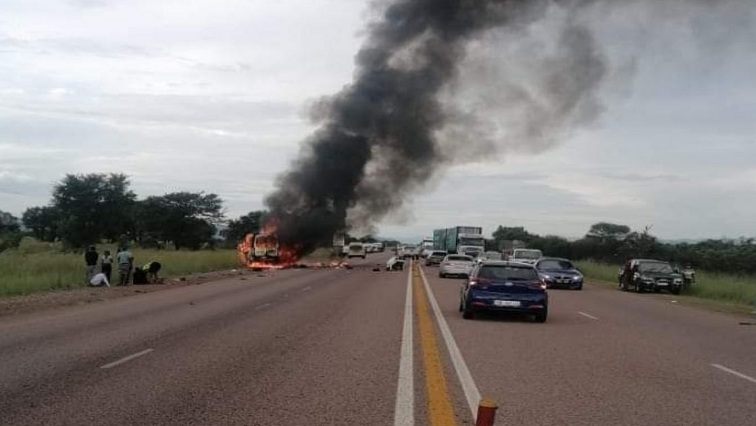 [WARNING: GRAPHIC CONTENT] Kecelakaan minibus Limpopo merenggut 12 nyawa – SABC News