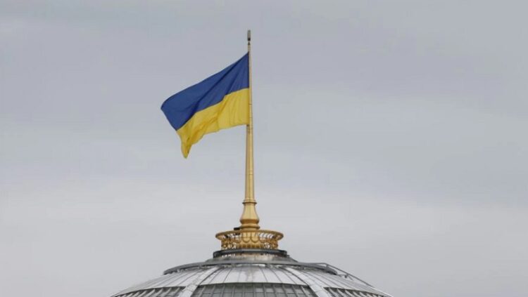 A Ukrainian state flag, which is installed on the roof of the parliament building, flies in Kiev, Ukraine September 25, 2019.