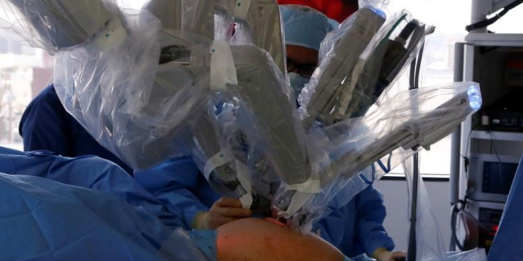 FILE PHOTO | Doctors perform a single-site robotic-assisted hysterectomy at miVIP Surgery Center, in Los Angeles, California April 23, 2014.