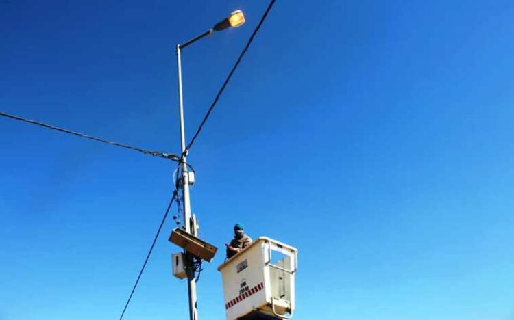 Worker fixes a street light in the Mangaung Metro area
