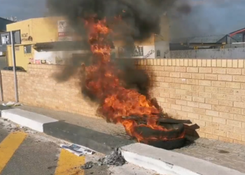 Burning tyres in Alexandra amid  protests. 8 March 2022.