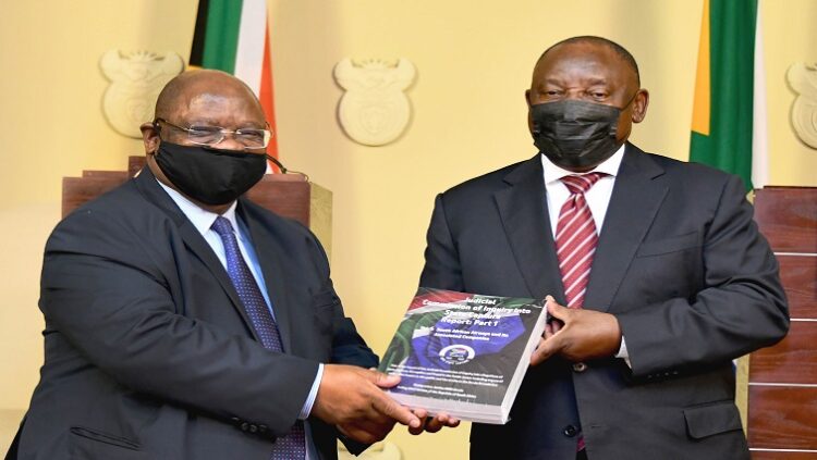 [File Image] President Cyril Ramaphosa receives the report of the Judicial Commission of Inquiry into Allegations of State Capture from the Commission’s Chairperson, Chief Justice Raymond Zondo.