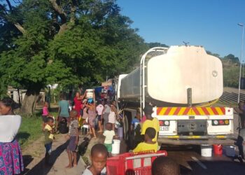 KwaZulu-Natal residents queue to get water. [File image]