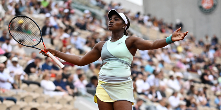 Roland Garros, Paris, France, May 22, 2022 Sloane Stephens of the US reacts during her first round match against Germany's Jule Niemeier.