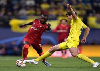 Liverpool's Naby Keita in action with Villarreal's Pau Torres.