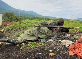 Armed Forces of the Democratic Republic of the Congo (FARDC) soldiers take their position following renewed fighting near the Congolese border with Rwanda, outside Goma in the North Kivu province of the Democratic Republic of Congo May 28, 2022.