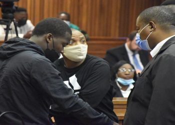 Third accused Mthobisi Prince Mncube (middle) consulting with attorney Tshepo Thobane during the Senzo Meyiwa murder trial.