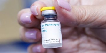 A nurse holds a monkeypox vaccination at the Northwell Health Immediate Care Center at Fire Island-Cherry Grove, in New York, U.S., July 15, 2022.