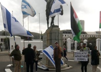 Pro-Palestine and Pro- Israel protesters side by side outside Parliament
