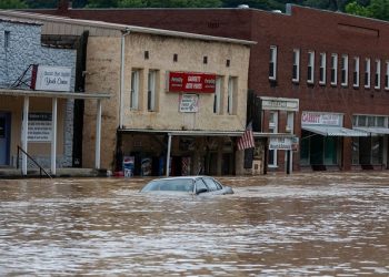 A car is submerged in flood waters along Right Beaver Creek, following a day of heavy rain in in Garrett, Kentucky, U.S. July 28, 2022.  Pat McDonogh/USA TODAY NETWORK via REUTERS