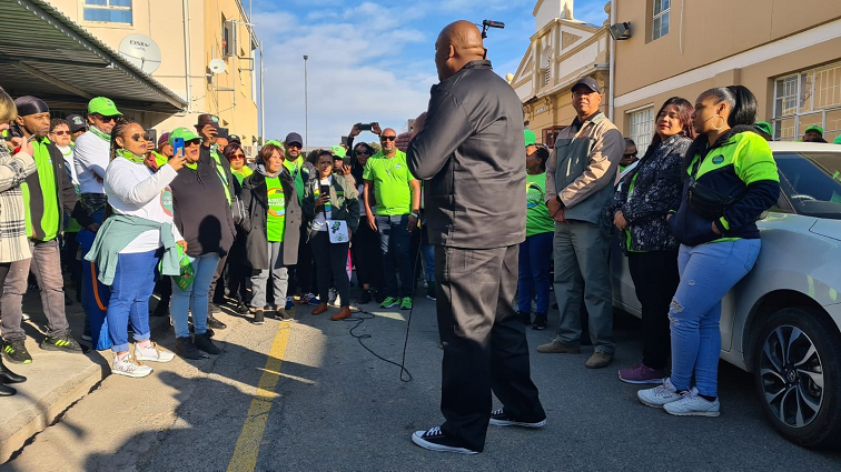 Patriotic Alliance leader and Central Karoo mayor, Gayton Mckenzie (with his back to the camera) addresses supporters.