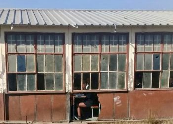 Archive photo: A learner in a class in Zanokhanyo Junior Secondary School in Butterworth, Eastern Cape. In July 2019 parents shut down the school because it was falling down.