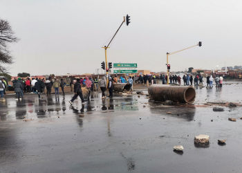 Protesting Tembisa residents barricade road.