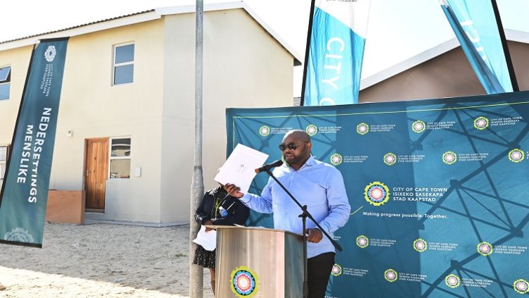 File: Beneficiaries received title deeds in Harare, and the City of Cape Town handed over the first 12 title deeds to beneficiaries in Phase Two of the R134,3 million Harare Infill housing project in Khayelitsha on 7th September 2022.