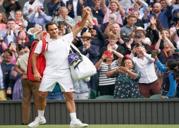 FILE PHOTO: Jul 7, 2021; London, United Kingdom; Roger Federer (SUI) waving farewell to the Centre Court fans after losing to Hubert Hurkacz (POL) in the quarter finals at All England Lawn Tennis and Croquet Club.