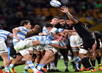 Gonzalo Bertranou (centre) of the Pumas kicks during the Round 4 Rugby Championship match between the Argentina Pumas and the New Zealand All Blacks at Suncorp Stadium in Brisbane, Australia.
