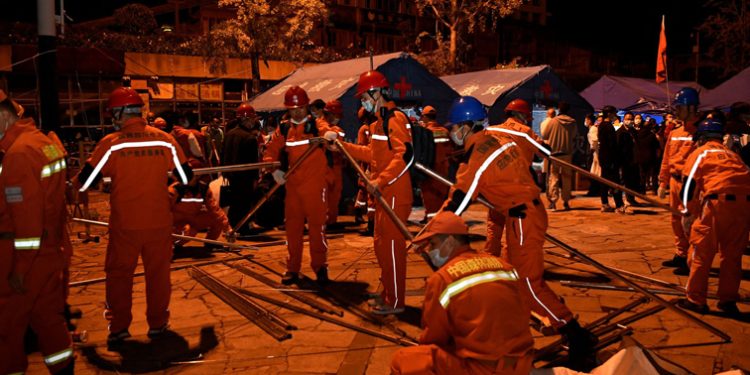 Rescue workers set up tents at a shelter following a 6.8-magnitude earthquake in Moxi town, Luding county, Ganzi Tibetan Autonomous Prefecture, Sichuan province, China September 5, 2022.