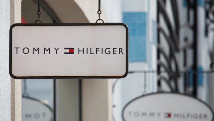 Tommy Hilfiger let the rain stop his New York Fashion show - SABC News