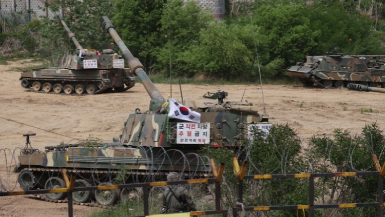 File image: The South Korean army's self-propelled artillery vehicles take part in a military exercise near the demilitarised zone separating the two Koreas in Yangju, South Korea, May 25, 2022.