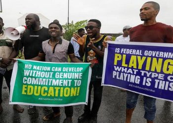 Members of the National Association of Nigerian Students (NANS) staged a protest against prolonged strike action of the Academic Staff Union of Universities at the access road to the Murtala Muhammad International Airport in Lagos, Nigeria September 19, 2022.