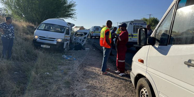 Image of an accident between a taxi and a bus between Ulcon and and Delplortshoop in the Northern Cape.