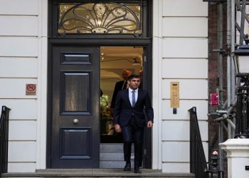 New leader of the Britain's Conservative Party Rishi Sunak walks outside the Conservative Campaign Headquarters, in London, Britain October 24, 2022. REUTERS/Maja Smiejkowska