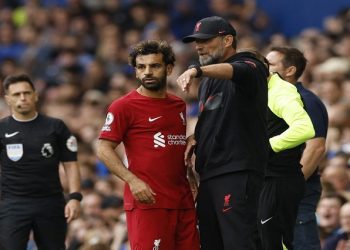 Premier League - Everton v Liverpool - Goodison Park, Liverpool, Britain - September 3, 2022 Liverpool manager Juergen Klopp speaks to Mohamed Salah during a break in play.