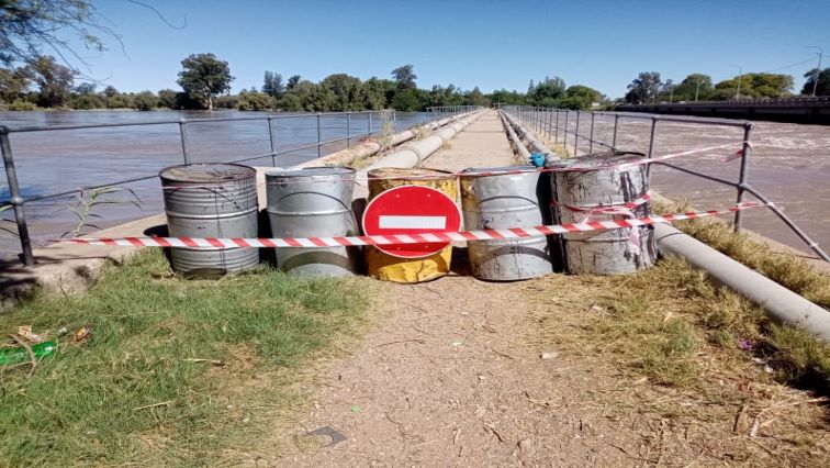 Flooding of Orange River closes towns and damages crops in Northern Cape
