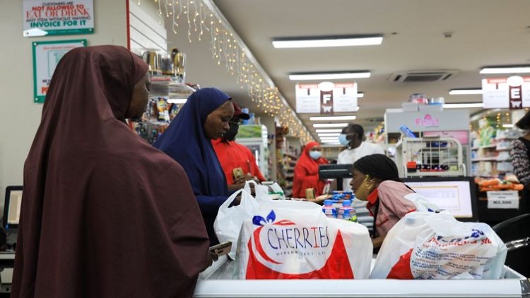 People shop at Cherries Hypermarket on the eve of Christmas during the coronavirus disease (COVID-19) outbreak in Abuja, Nigeria December 24, 2020. /Afolabi Sotunde