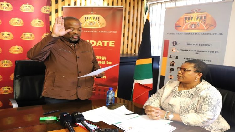 Nono Maloyi takes his oath of office during his swearing in ceremony as the newest member of the North West Provincial Legislature on 08 November 2022.
