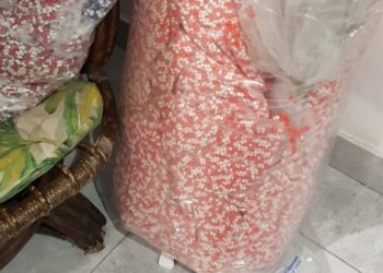 Father and son nabbed in Chatsworth yesterday with drugs (heroin) worth R3 MIL. Two suspects aged 42 and 70 were arrested for dealing in drugs.