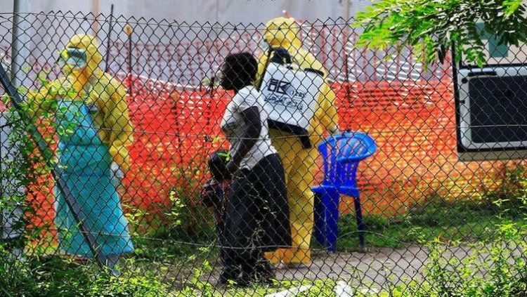 A woman and her child arrive for ebola related investigation at the health facility at the Bwera general hospital near the border with the Democratic Republic of Congo in Bwera, Uganda, June 14, 2019.