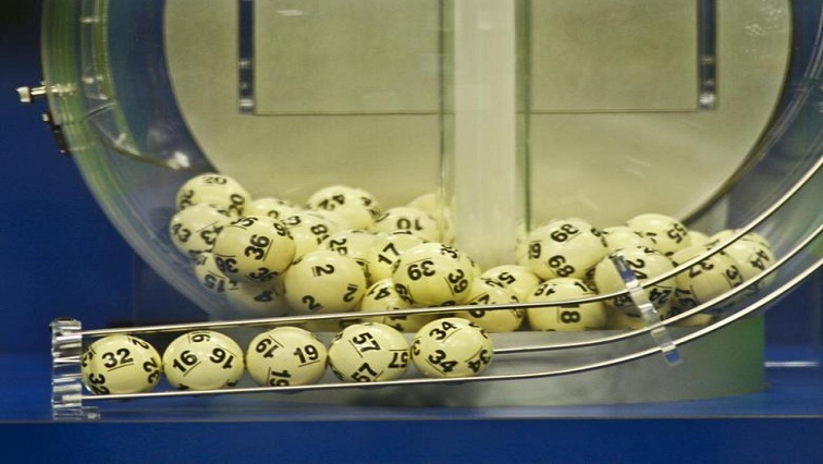 US Powerball jackpot soars to record $1.9 billion