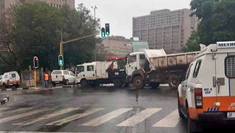 Motorists are advised that some roads around the Metro Centre vicinity in Braamfontein have been closed off to traffic, this is due to the meeting arranged by the City of Johannesburg employees affiliated to SAMWU this morning. November 11, 2022.