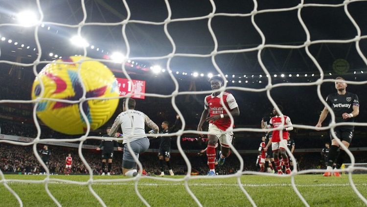 Arsenal's Bukayo Saka celebrates scoring their first goal.