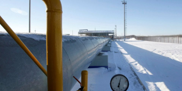 A gas pipe with a gauge is seen at the Russian gas export monopoly Gazprom's Sudzha pumping station January 13, 2009