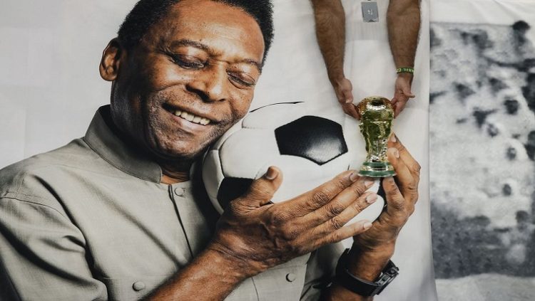 The legendary Brazilian soccer player who rose from barefoot poverty to become one of the greatest and best-known athletes in modern history died on Thursday at the age of 82.