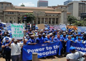 Hundreds of Democratic Alliance (DA) supporters have gathered at the Mary Fitzgerald Square in the Johannesburg CBD.