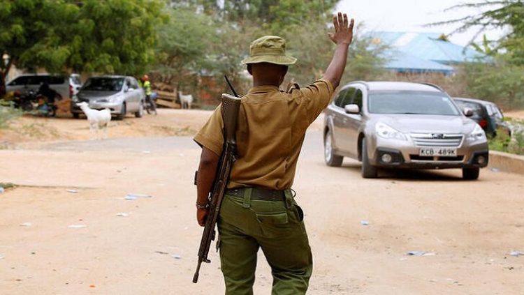 [file photo]A police officer stops a car at the entrance of the Garissa University College in Kenya's northeast town of Garissa,