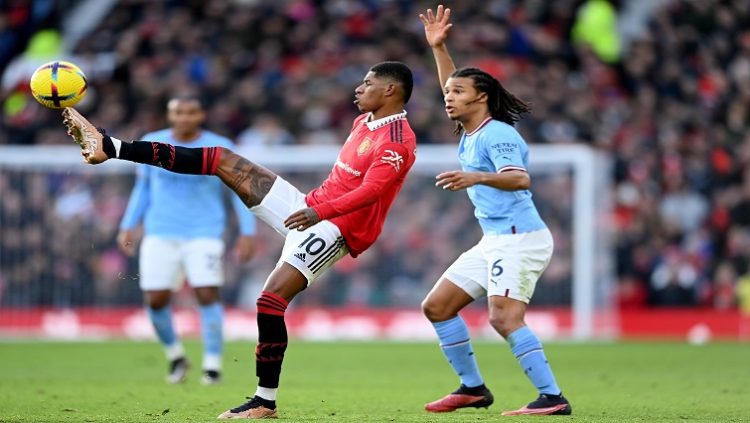 Marcus Rashford of Manchester United controls the ball while under pressure from Nathan Ake of Manchester City during the Premier League match between Manchester United and Manchester City at Old Trafford