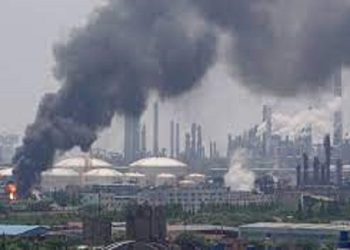 File: Fire at Sinopec Shanghai Petrochem plant