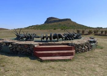 The Isandlwana area is home to almost 20 000 people.