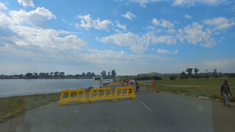 A stop and go is seen at the R30 road in Allanridge in the Free State on 09 January 2023.