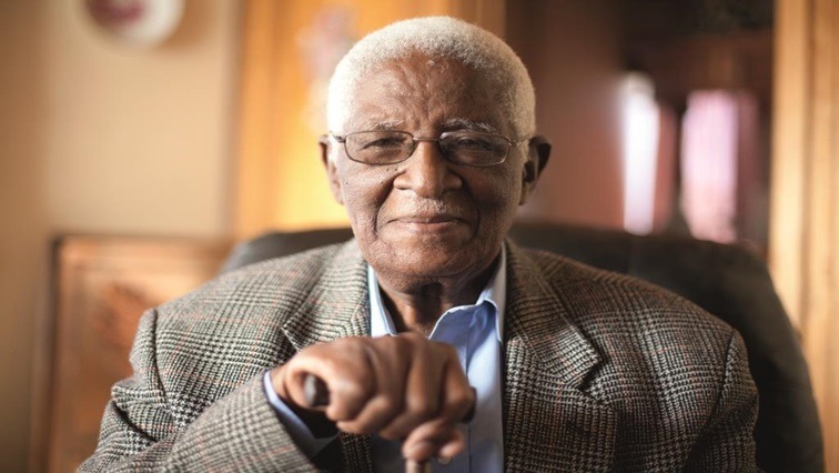 Mbeki pays tribute to the late Dr Samuel Motsuenyane